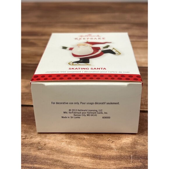 2013 HALLMARK KEEPSAKE ORNAMENT AD8000 SKATING SANTA BY JULIE FORSYTH ICE SKATE - Picture 3 of 8